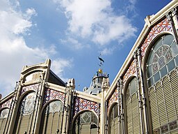 Mercat Central de Valencia vista lateral i cotorra